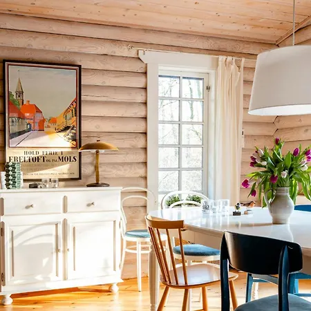 Дом отдыха Cozy Times In Log House Amongst Trees