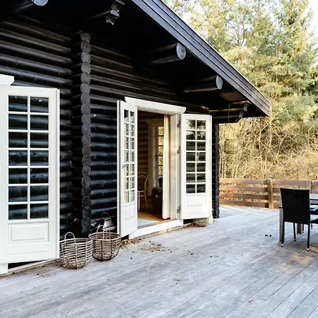 Дом отдыха Cozy Times In Log House Amongst Trees Эбельтофт