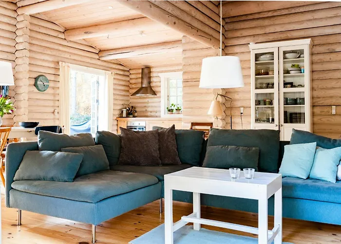 Cozy Times In Log House Amongst Trees *